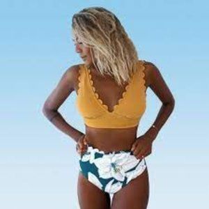 Cupshe Yellow and floral V-Neck Scalloped bikini